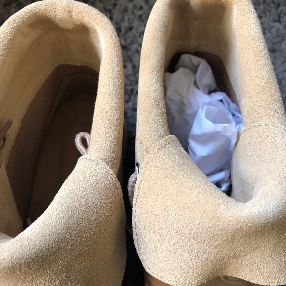 NIB  Timberlands beige fold over boots - Picture 7 of 8